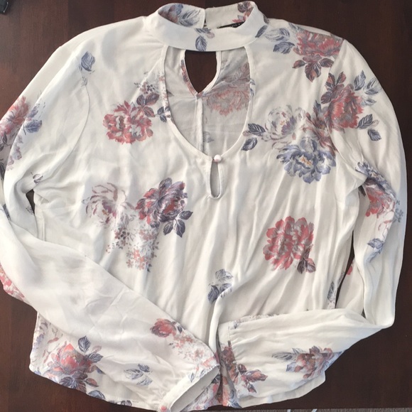 Floral Kendall & Kylie Top - Picture 2 of 3